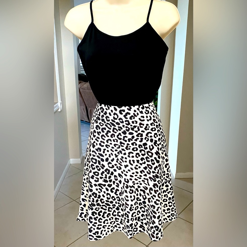Express Midi Skirt , Side Zipper in Animal Print .NWT